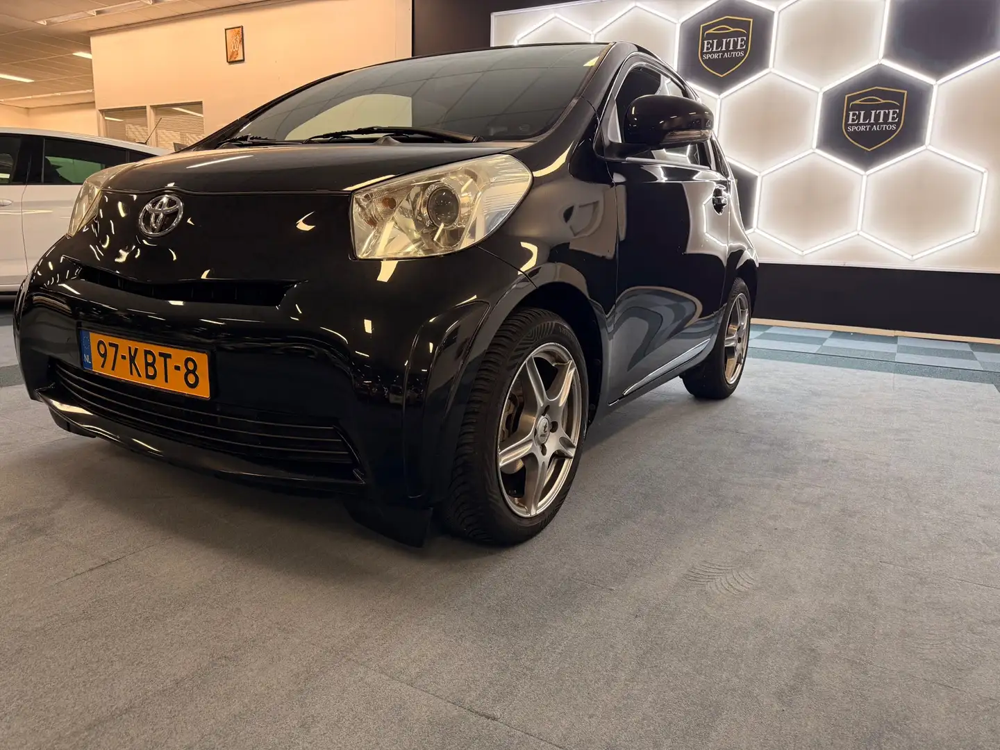 Toyota iQ 1.0 VVTi Black Edition I NAP I Schwarz - 1