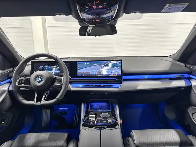 BMW 5 Series view 12