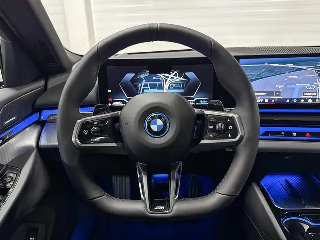 BMW 5 Series view 13