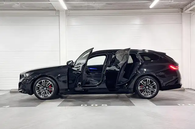 BMW 5 Series view 3