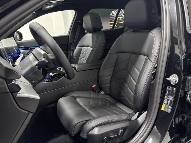 BMW 5 Series view 10