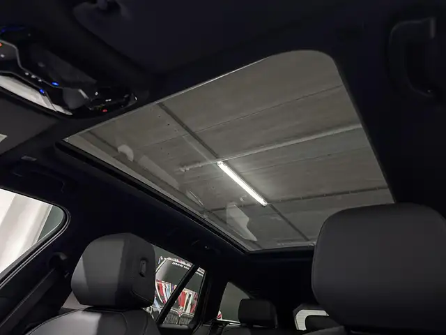 BMW 5 Series view 11
