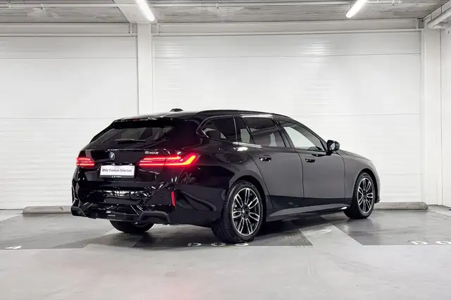 BMW 5 Series view 7