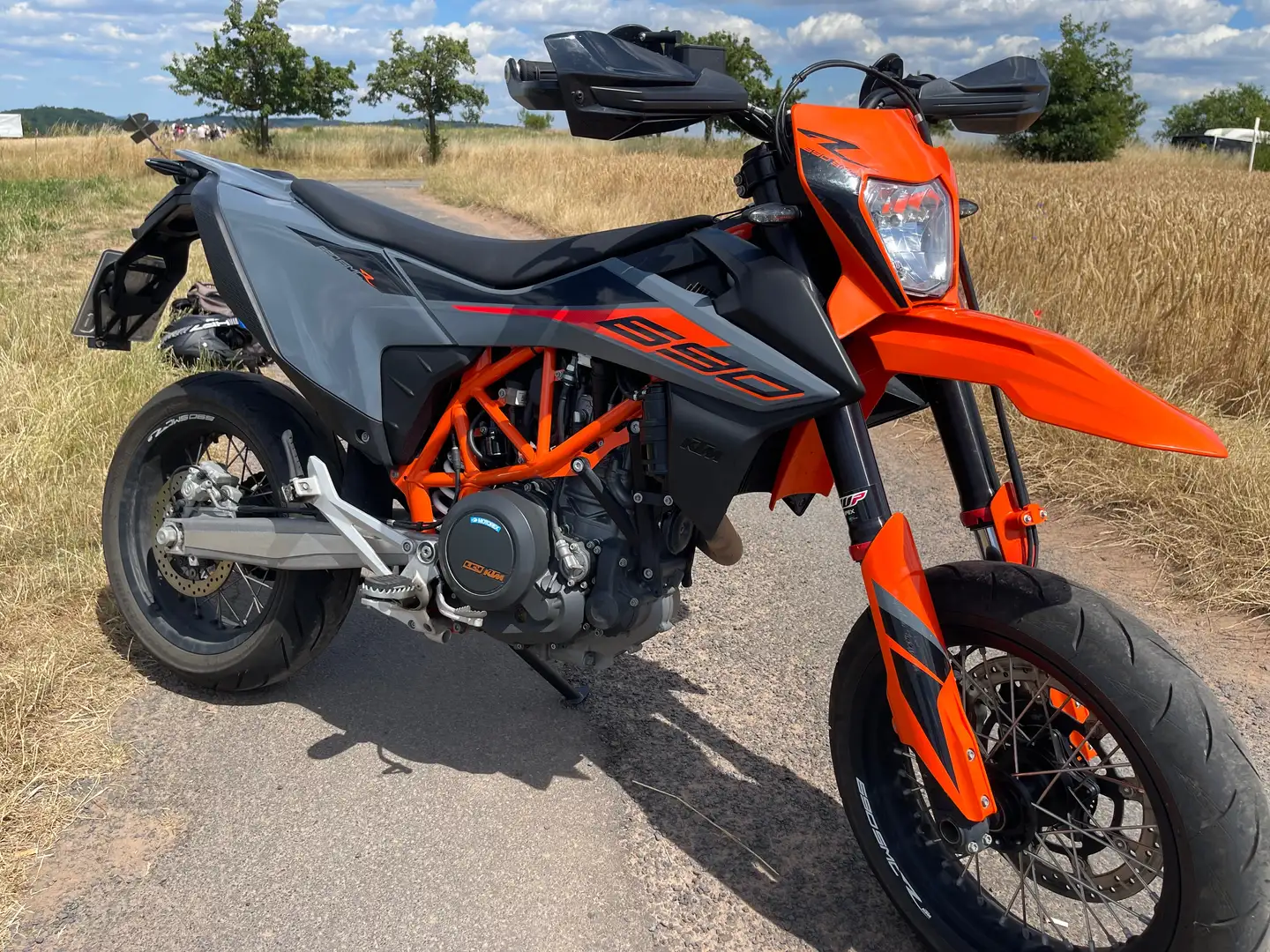 KTM 690 SMC R 2021 mit LV ONE EVO Auspuffanlage Orange - 2