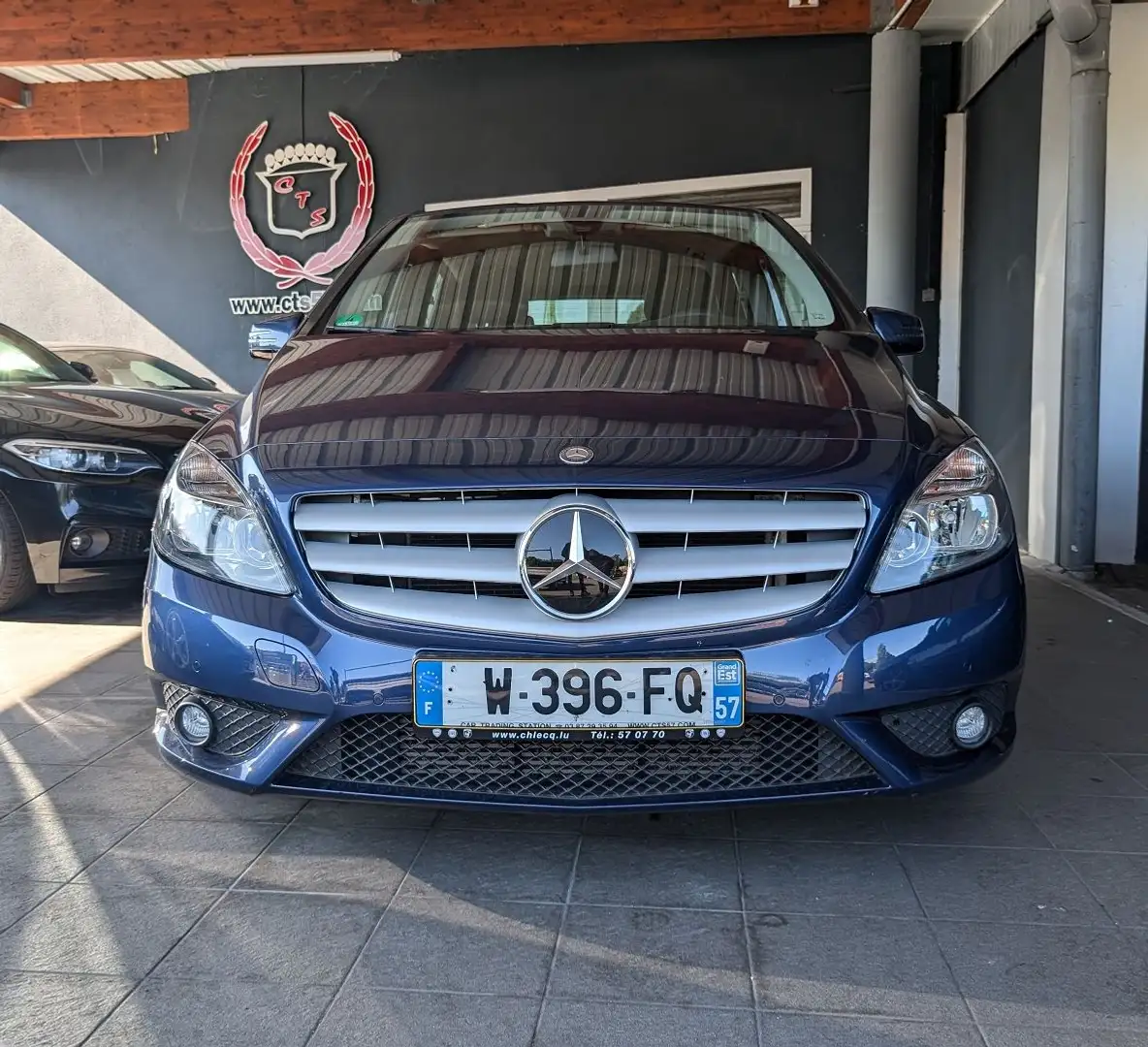 Mercedes-Benz B 180 180 DESIGN 7G-DCT Blau - 2