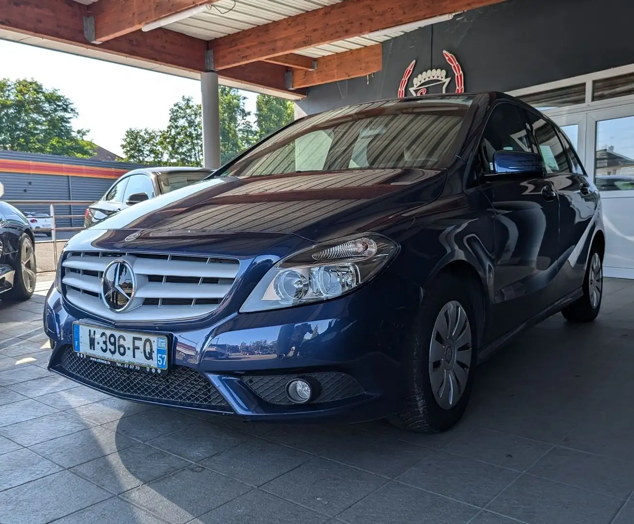 Mercedes-Benz B 180 180 DESIGN 7G-DCT Blau - 1