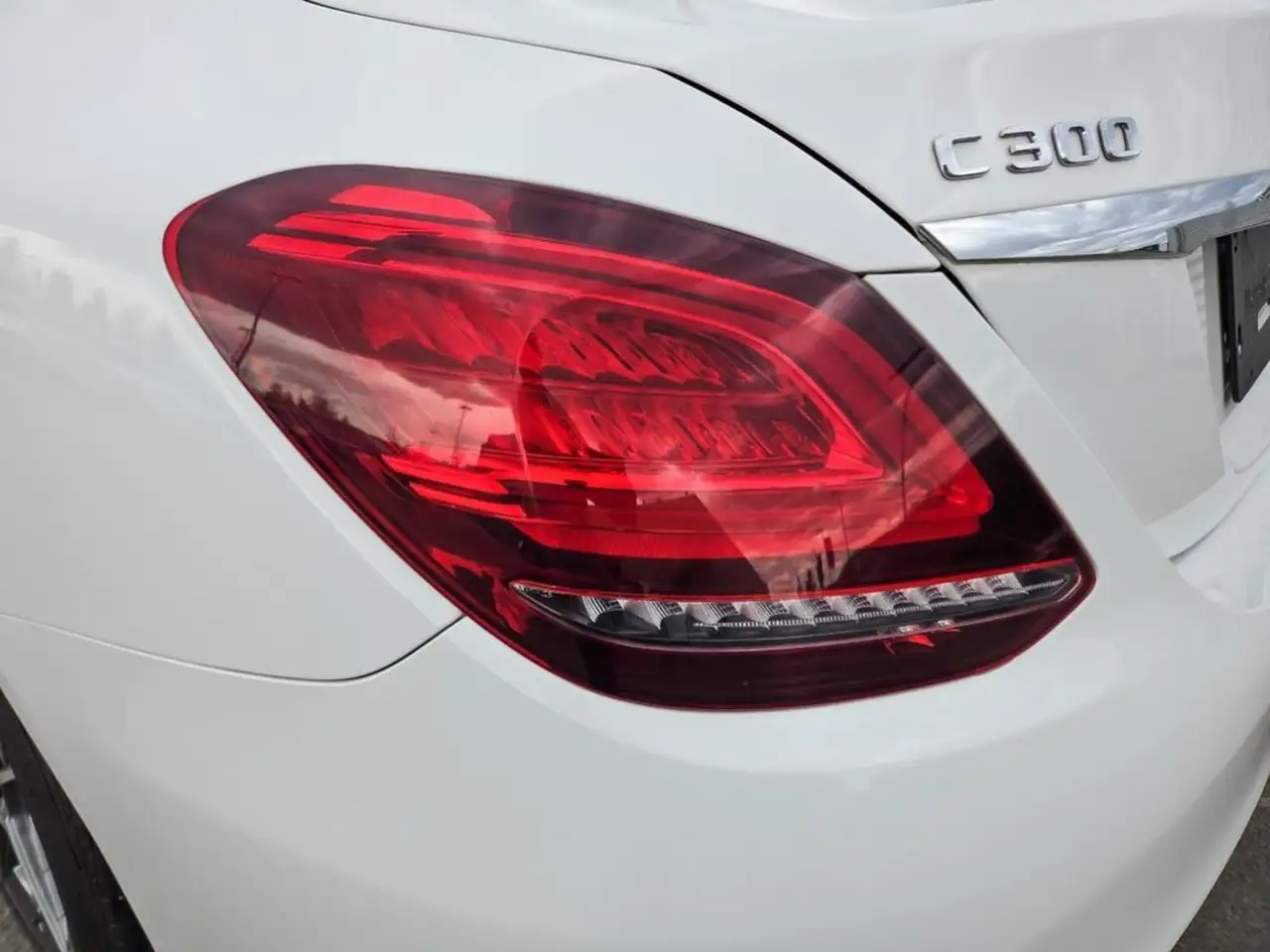Mercedes-Benz C-Class снимка Mercedes-Benz C-Class