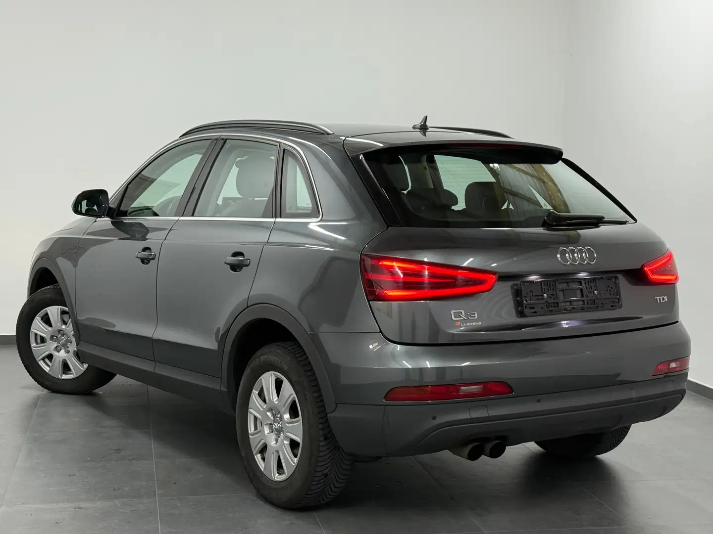 Audi Q3 2.0 TDi Led - Xenon - 1erMain - Carnet Gris - 2