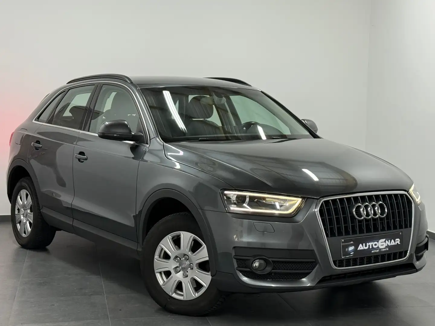 Audi Q3 2.0 TDi Led - Xenon - 1erMain - Carnet Gris - 1