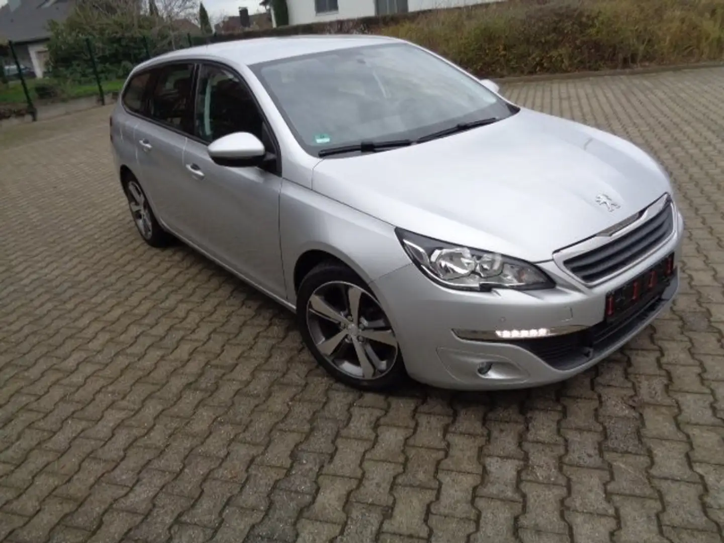 Peugeot 308 308 SW BlueHDi 120  Navi Led Alu 17 Tuv Au Neu Top Silber - 1