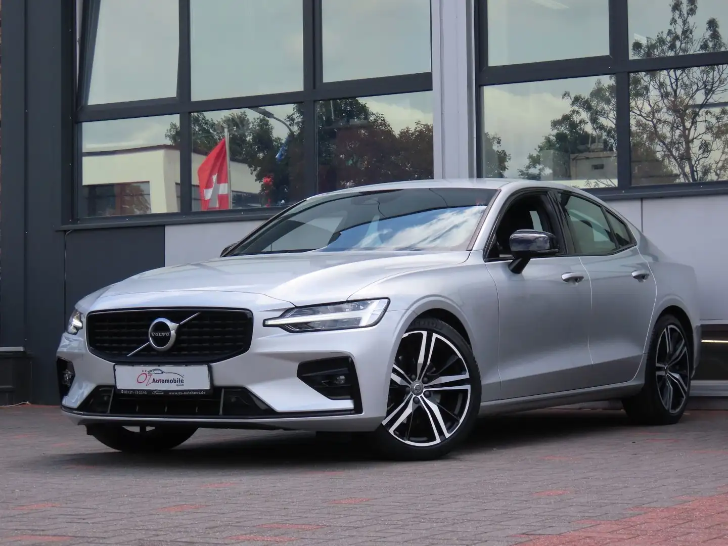Volvo S60 T8 Twin Engine AWD Geartronic R Design Silber - 2
