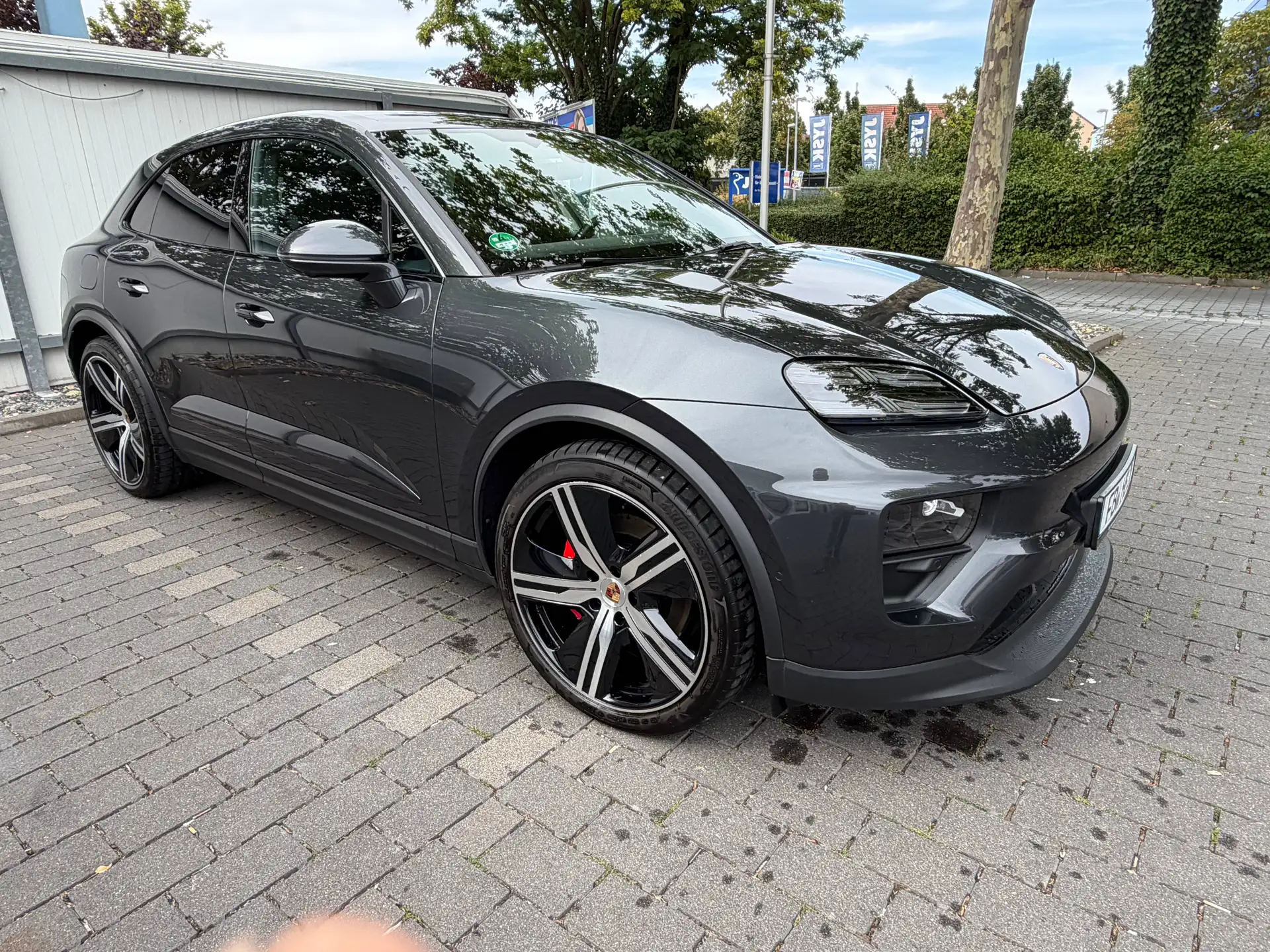 Porsche Macan 4S Electric 2025 블랙 사진 1