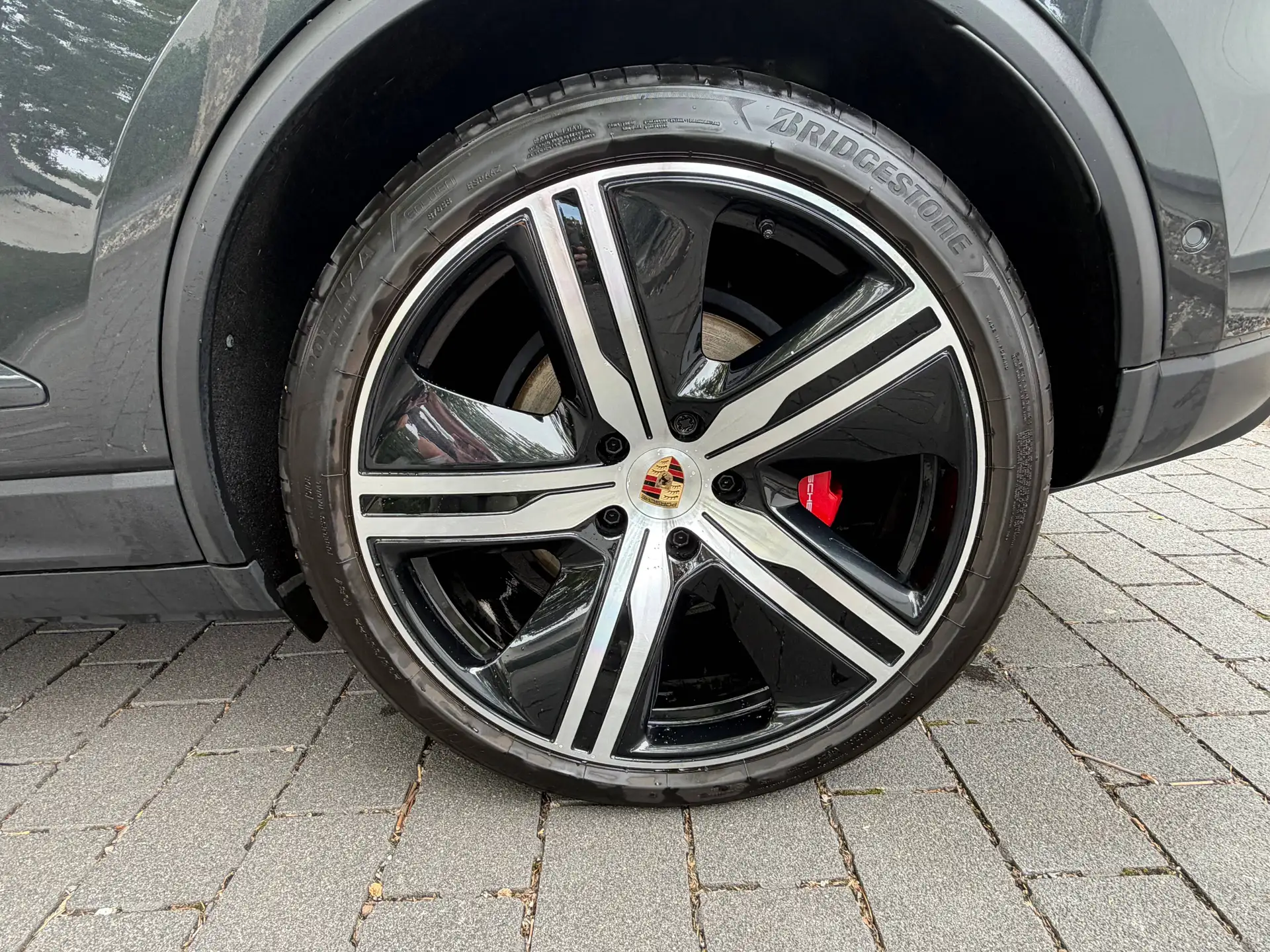 Porsche Macan 4S Electric 2025 블랙 사진 2