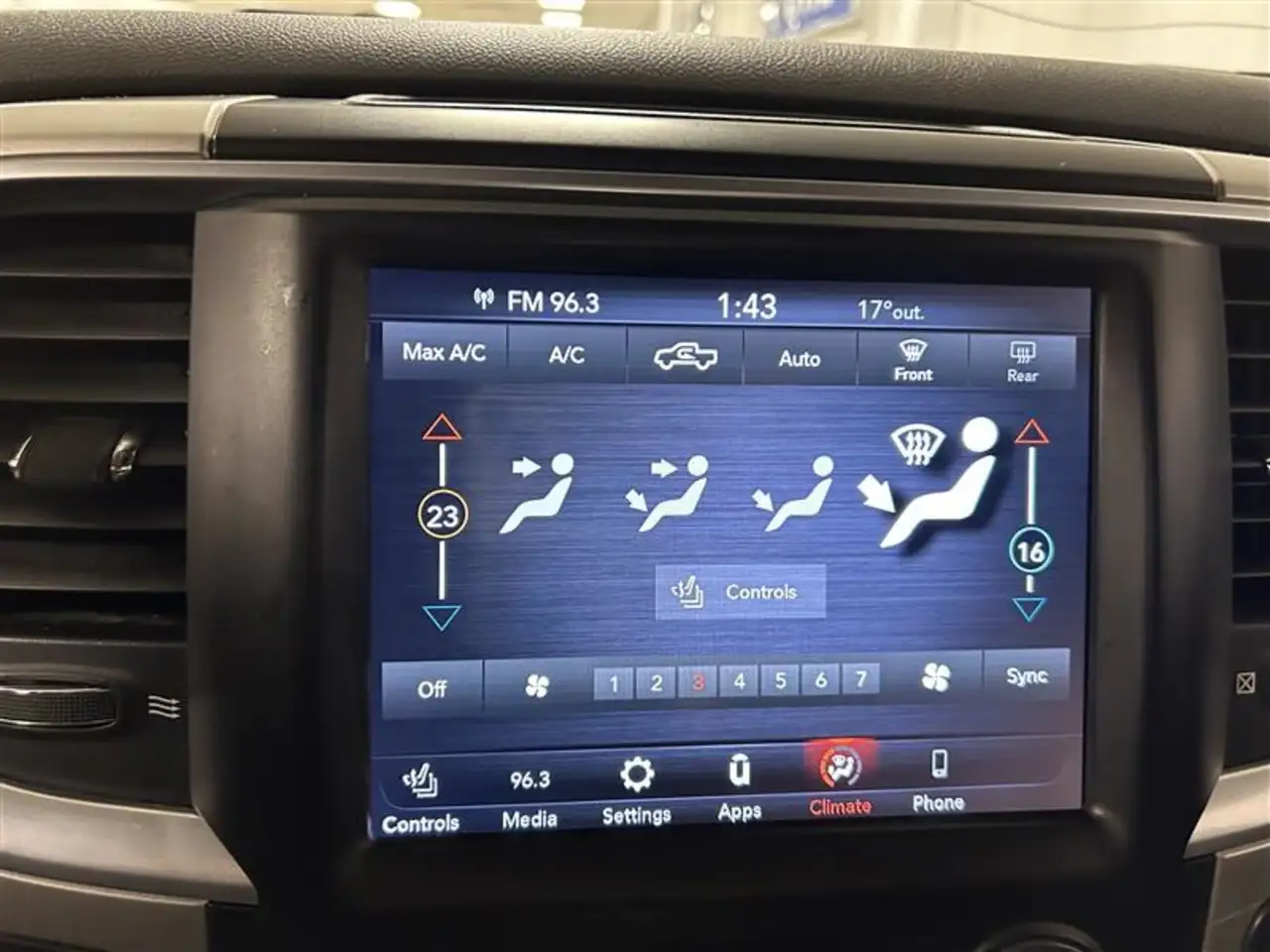 RAM 1500 снимка RAM 1500