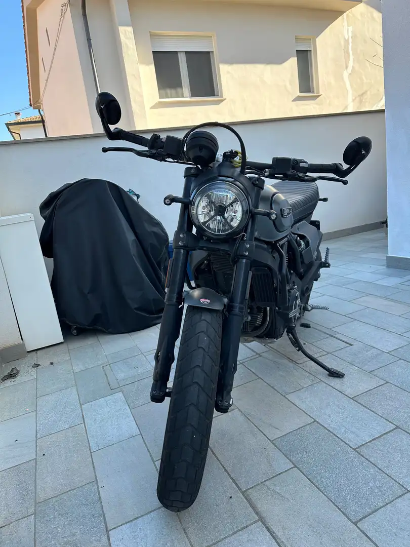Ducati Scrambler Nightshift Negru - 2
