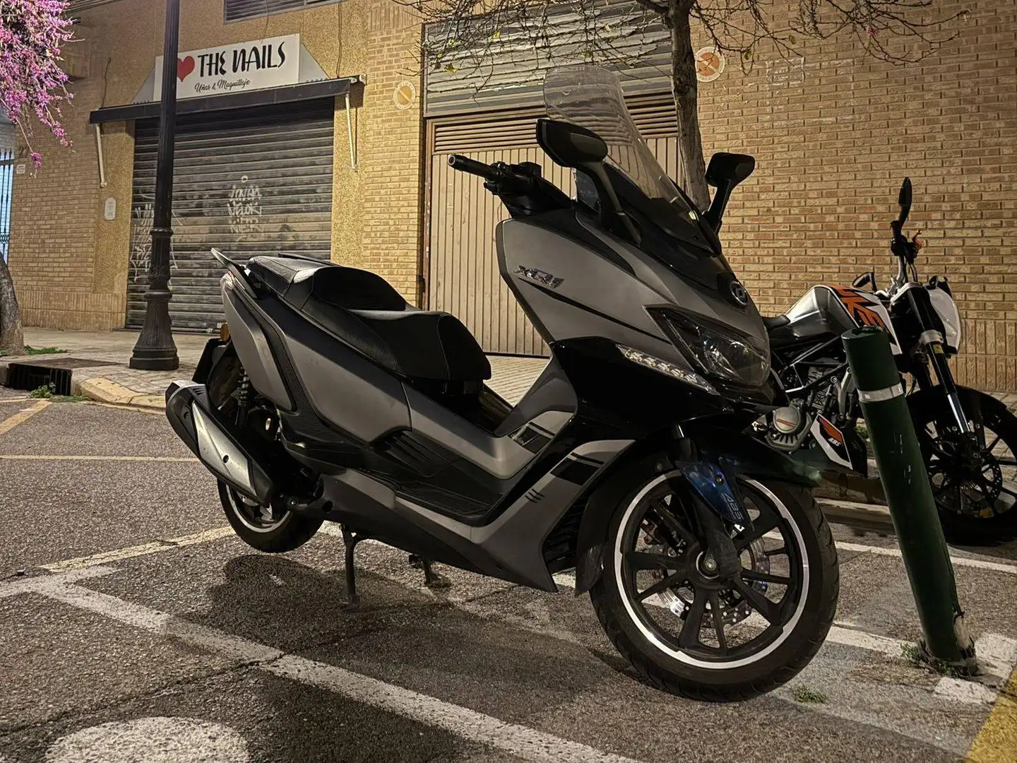 Daelim XQ1 Scooter Gris - 2