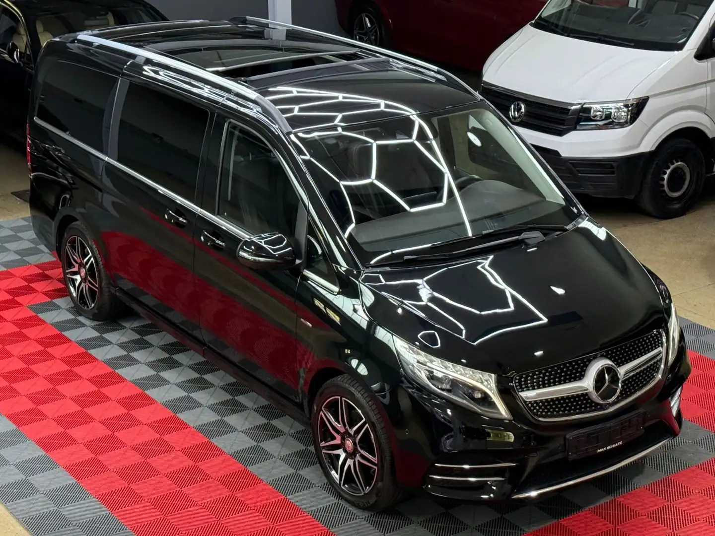 Mercedes-Benz V 250 d AMG 4MATIC Lang AMG Pano 360° Burmester Schwarz - 1