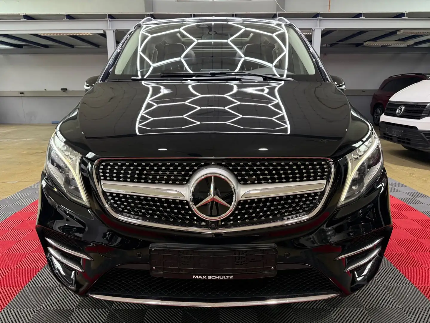 Mercedes-Benz V 250 d AMG 4MATIC Lang AMG Pano 360° Burmester Schwarz - 2