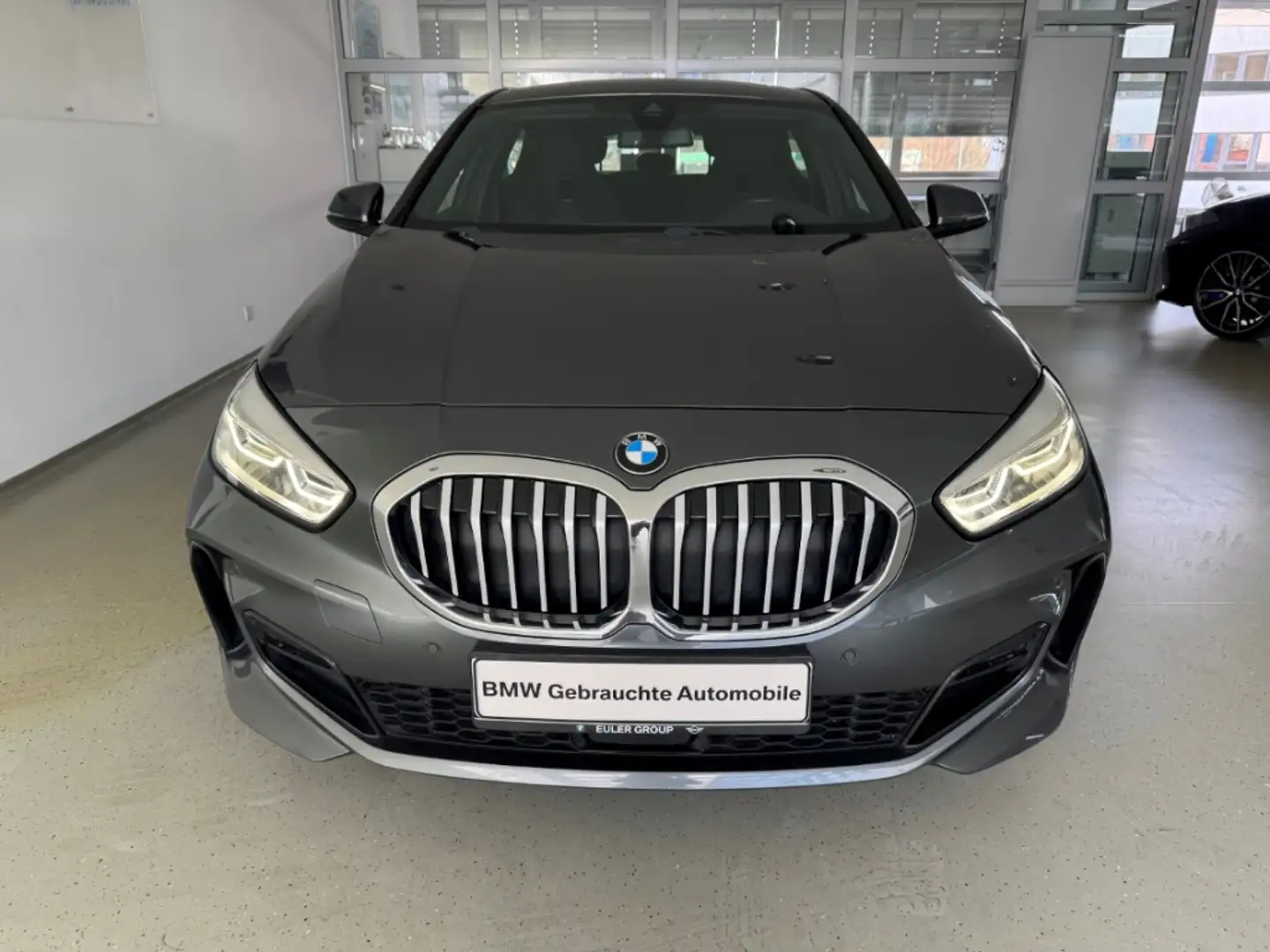 BMW 118 i A 5-Türer M Sportpaket Navi LED Tempomat HiFi So Gris - 2