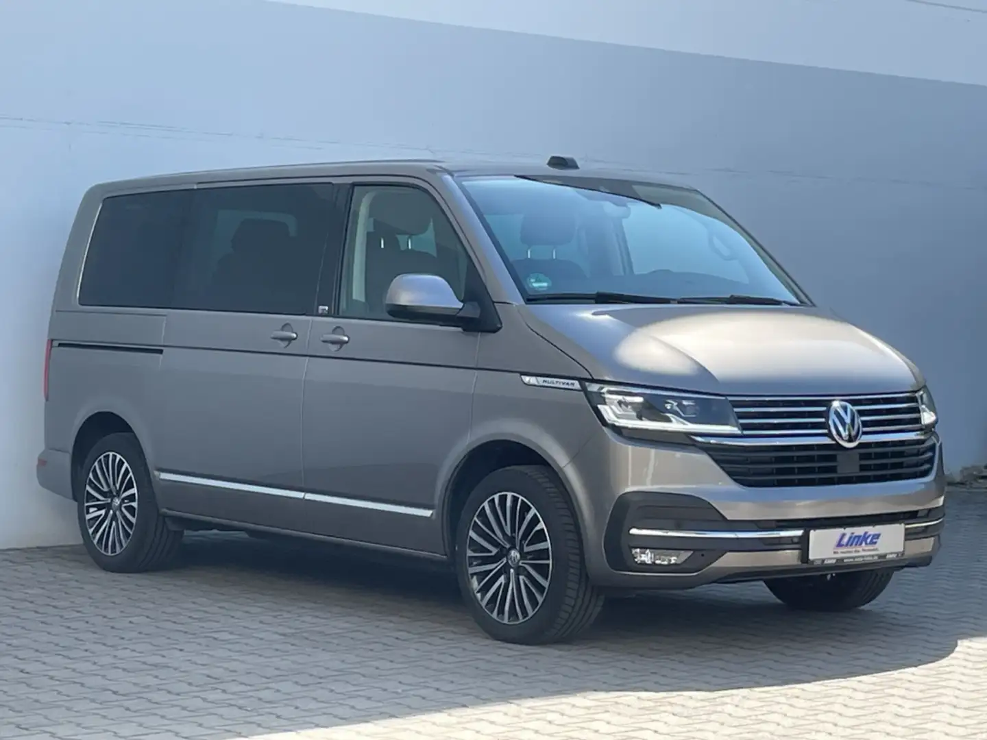 Volkswagen T6.1 Multivan 2.0 TDI DSG Gen Six AHK/LED/Kamera/ACC/Navi/App-Co Beige - 2
