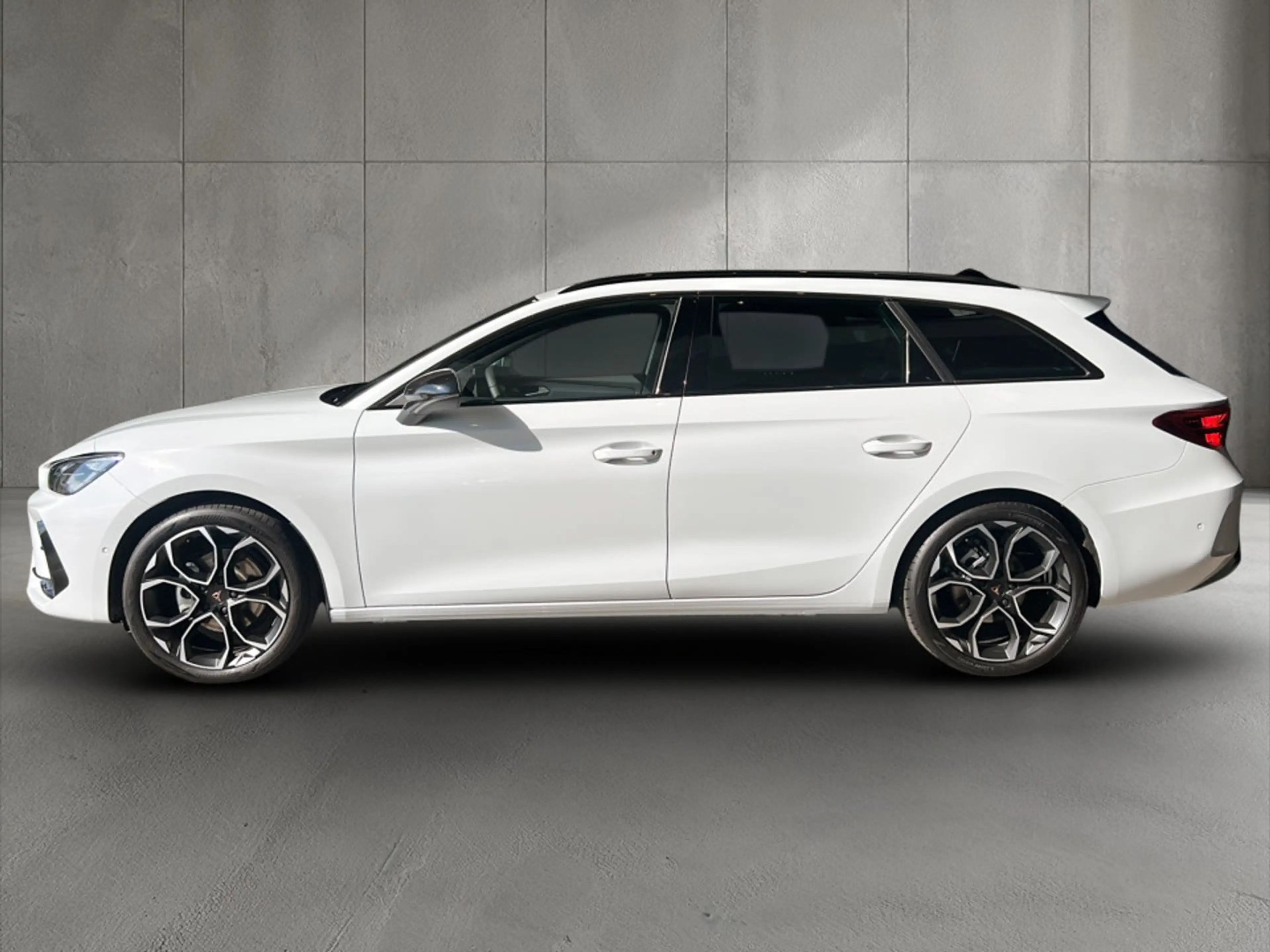 CUPRA Leon 1.5 eTSI DSG — photo 3