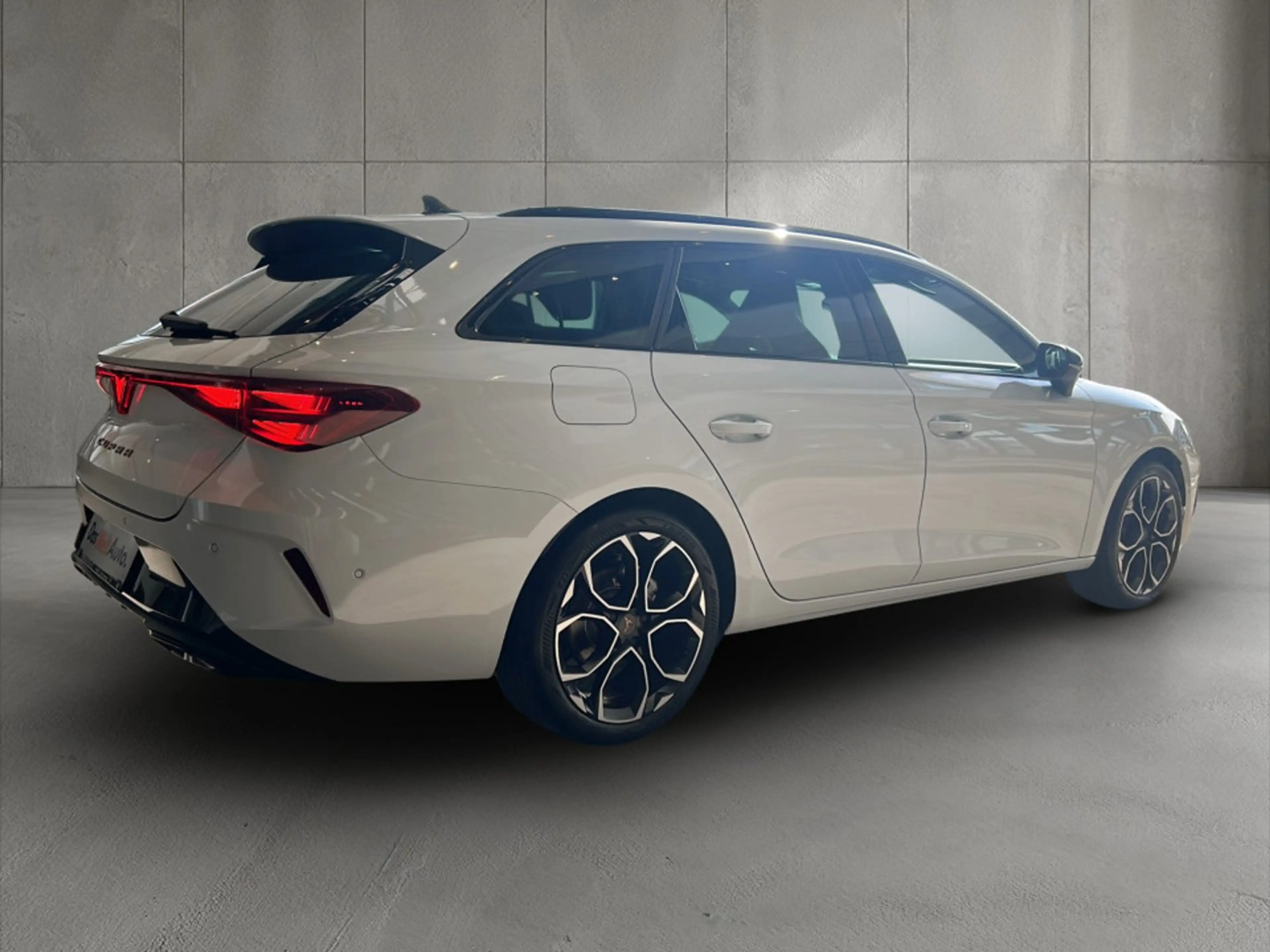 CUPRA Leon 1.5 eTSI DSG — photo 4