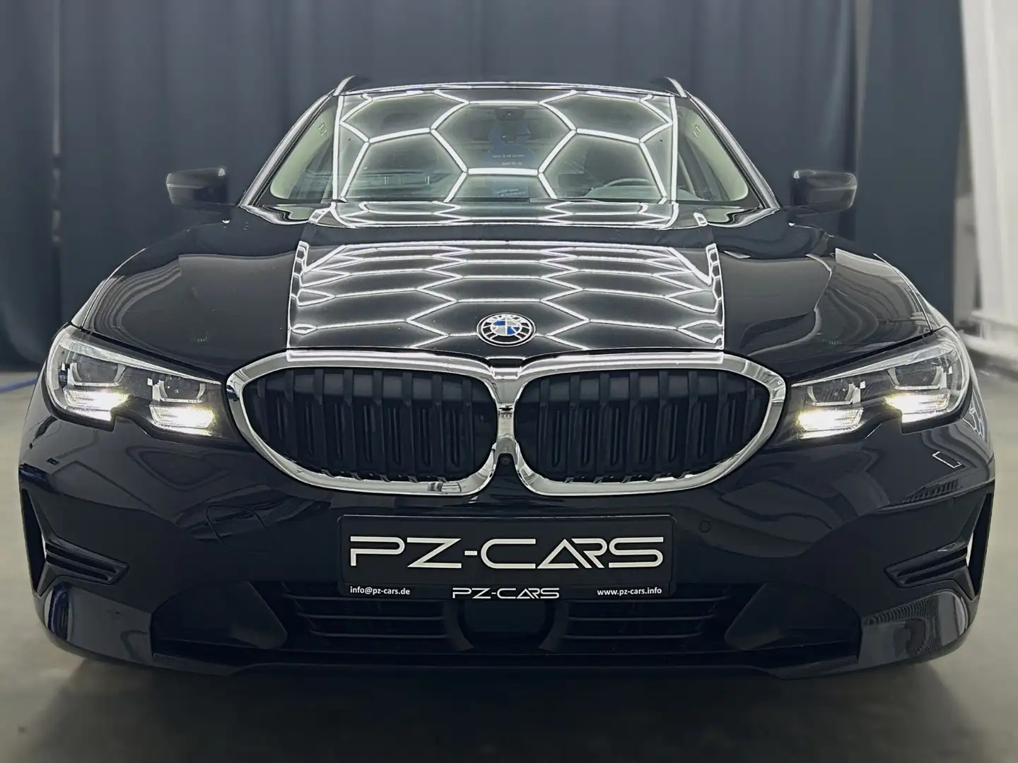 BMW 318 d AT 1.Hd|LED|Virt-Copit|360-Cam|Navi|AbsTemp Schwarz - 2