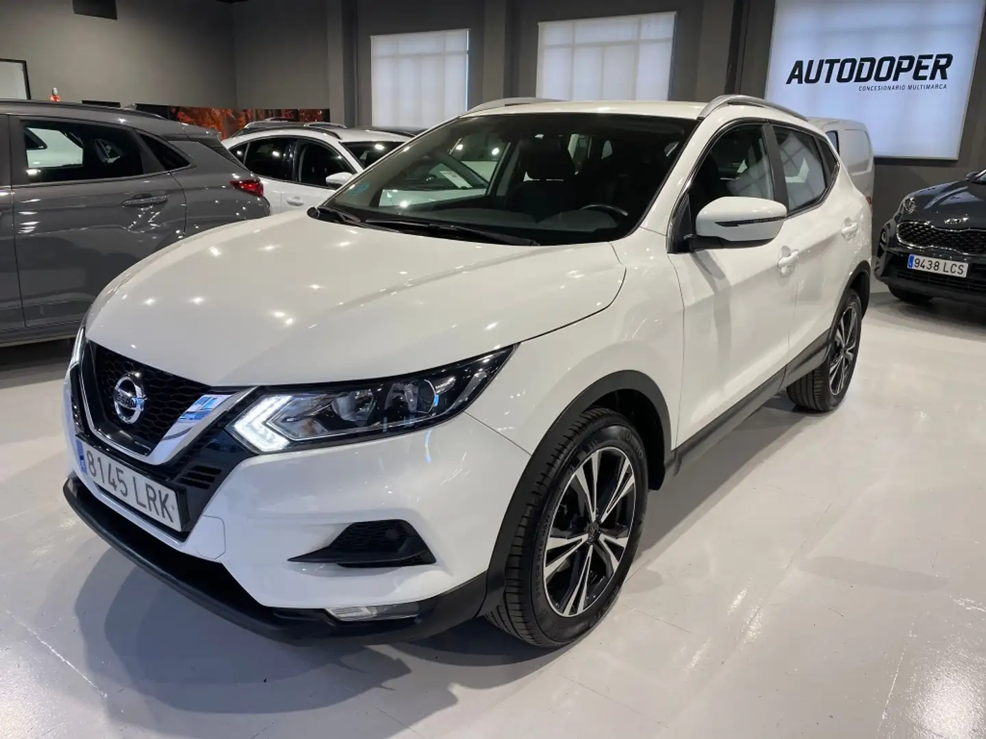 Nissan Qashqai 1.3 DIG-T N-Connecta 4x2 103kW Wit - 1