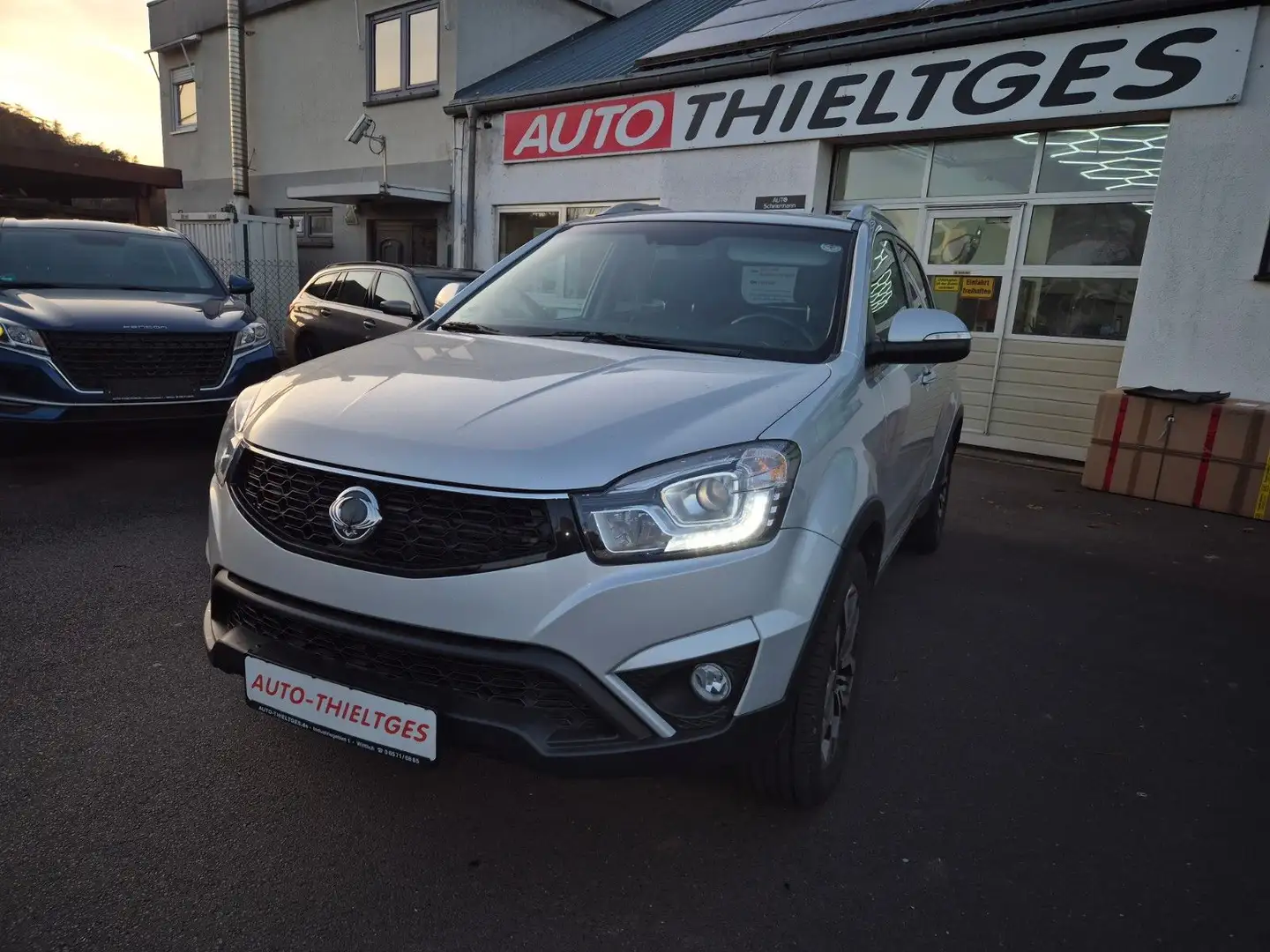 SsangYong Korando Leder ,AHK,  1.Hand, 8 Fach Bereift Silber - 1