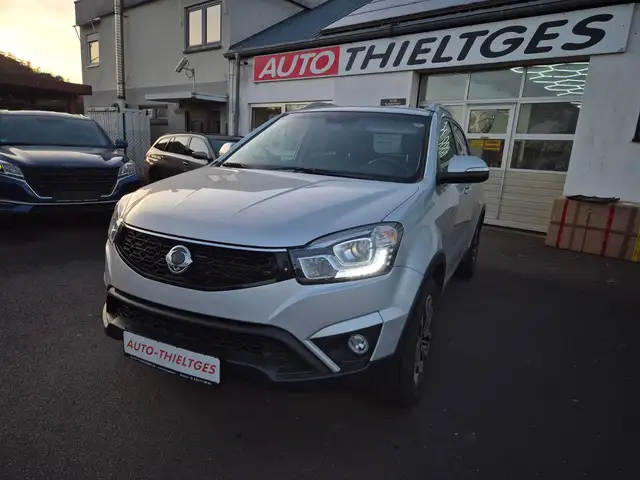 SsangYong Korando Leder ,AHK,  1.Hand, 8 Fach Bereift