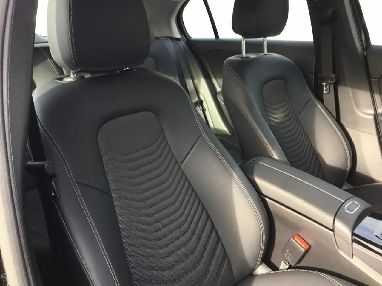 Mercedes-Benz A 250 e AUT Kam. KlimaA LED LM Navi PDC ParkAss 13