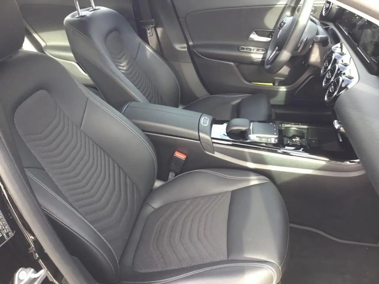 Mercedes-Benz A 250 e AUT Kam. KlimaA LED LM Navi PDC ParkAss 12