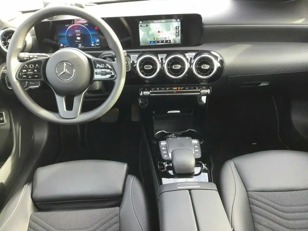 Mercedes-Benz A 250 e AUT Kam. KlimaA LED LM Navi PDC ParkAss 10