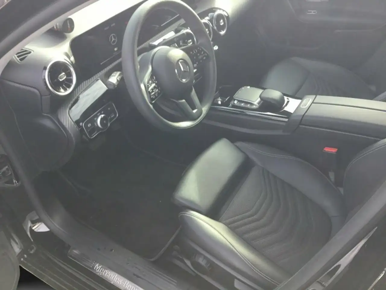Mercedes-Benz A 250 e AUT Kam. KlimaA LED LM Navi PDC ParkAss 9