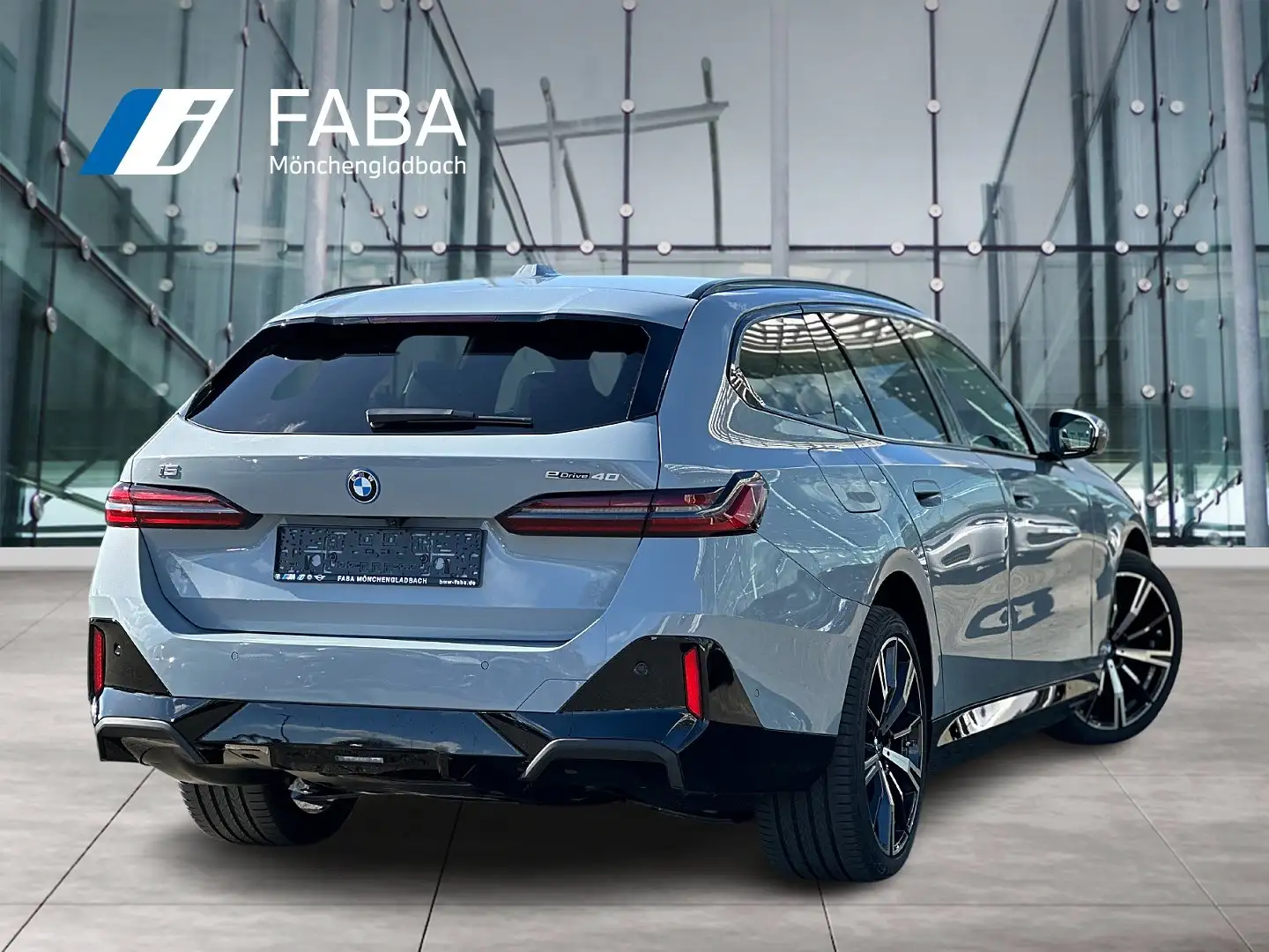 BMW i5 eDrive40 Touring M Sportpaket HK HiFi DAB Šedá - 2