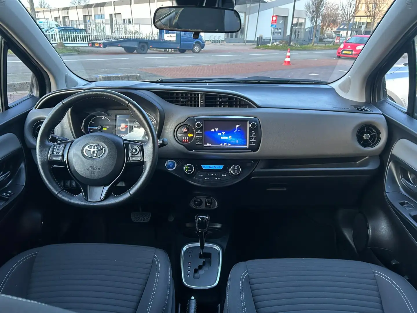 Toyota Yaris 1.5 Hybrid Aspiration AUT|Clima|CAMERA|Goed OH! Gris - 2