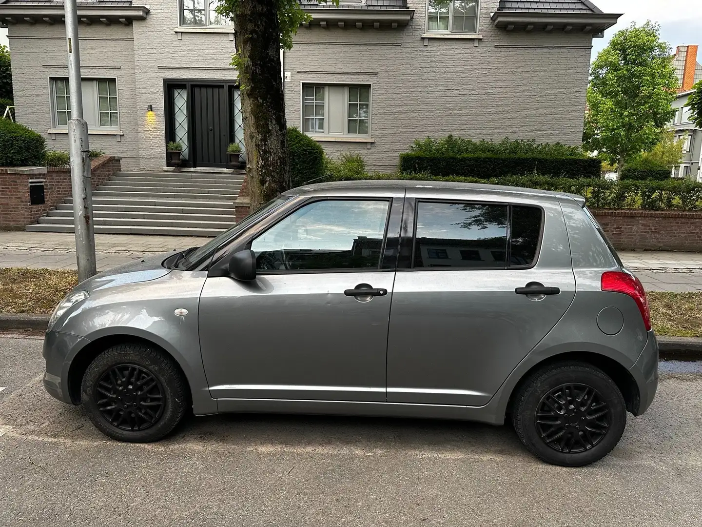 Suzuki Swift Swift 1.3 Comfort Gris - 2