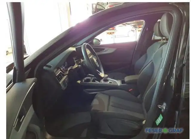 Audi A4 view 4