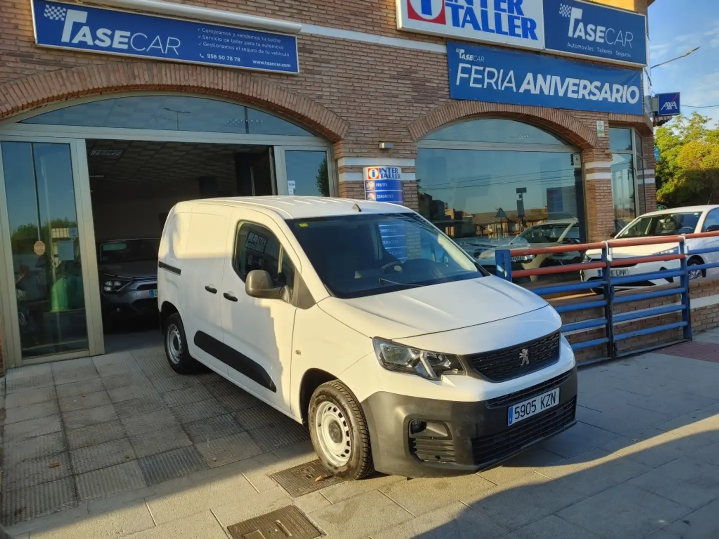 Peugeot Partner 1.5BlueHDI S&S Asphalt Standard 600kg 100 Blanc - 2