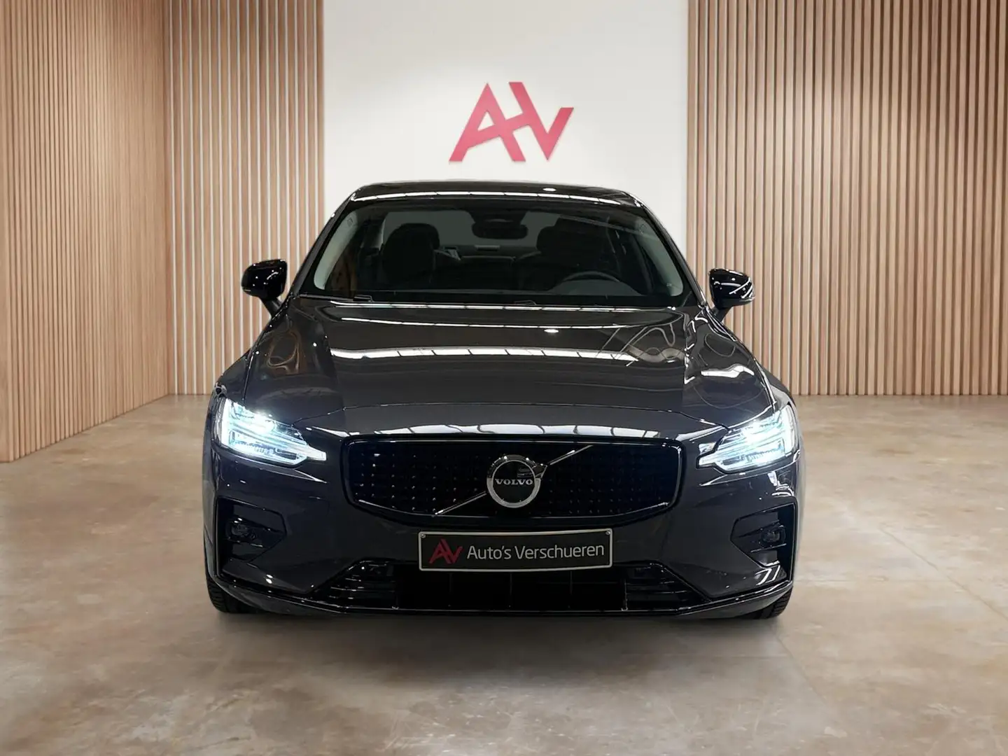 Volvo S60 B4 Plus Style Dark ** Zetel/Stuurverw. | Pilot ... Grijs - 2
