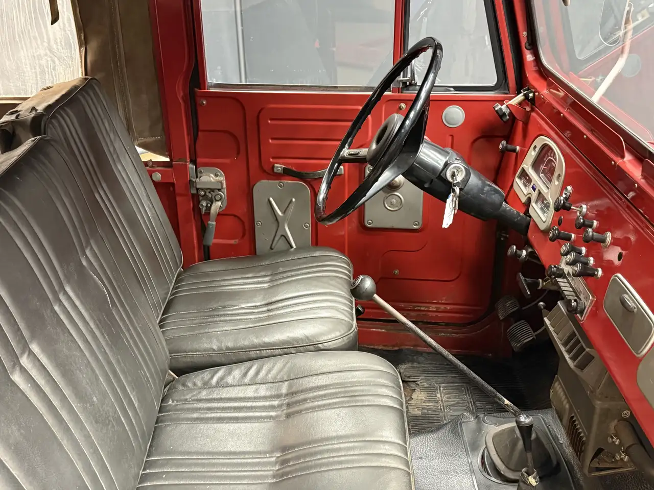 Toyota Land Cruiser FJ40 (Petrol) Vinyl Top "Freeborn Red" In its orig, foto 8