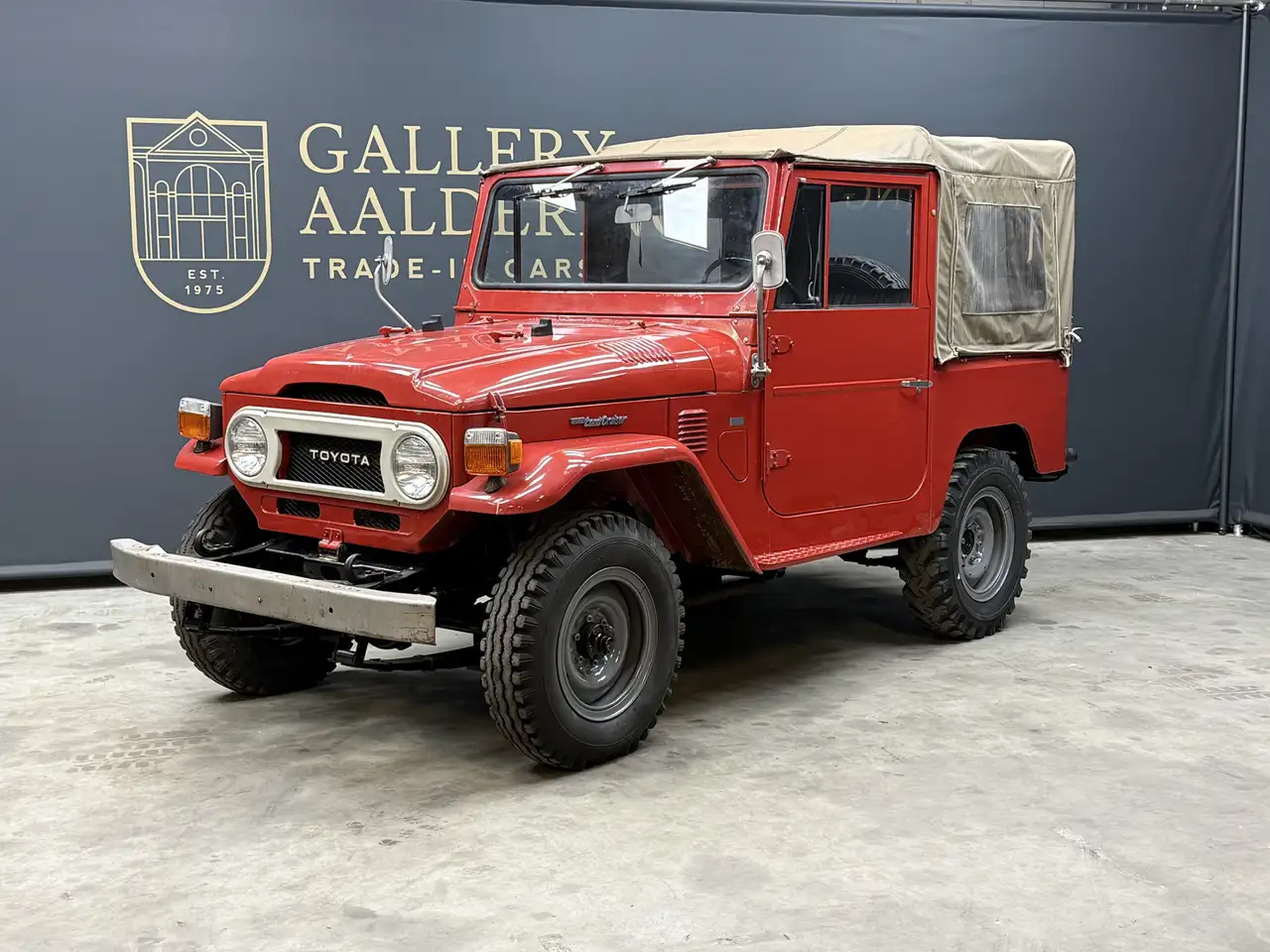 Toyota Land Cruiser FJ40 (Petrol) Vinyl Top "Freeborn Red" In its orig, foto 1