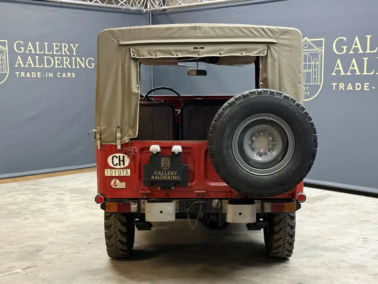 Toyota Land Cruiser FJ40 (Petrol) Vinyl Top "Freeborn Red" In its orig, foto 6