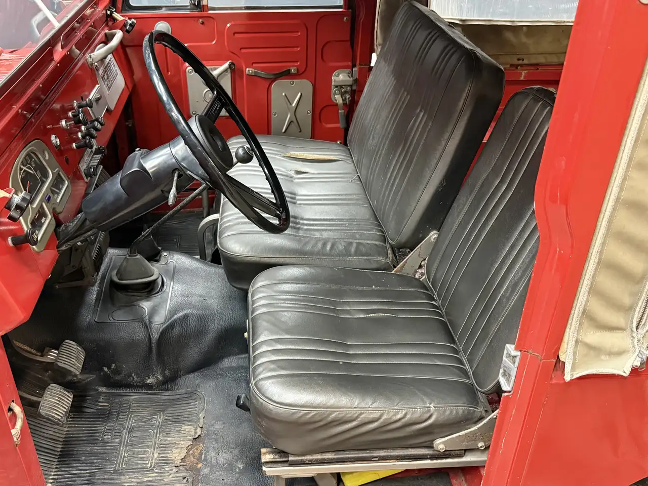 Toyota Land Cruiser FJ40 (Petrol) Vinyl Top "Freeborn Red" In its orig, foto 12