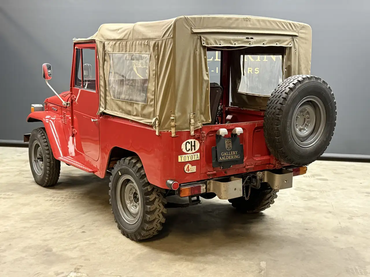 Toyota Land Cruiser FJ40 (Petrol) Vinyl Top "Freeborn Red" In its orig, foto 2