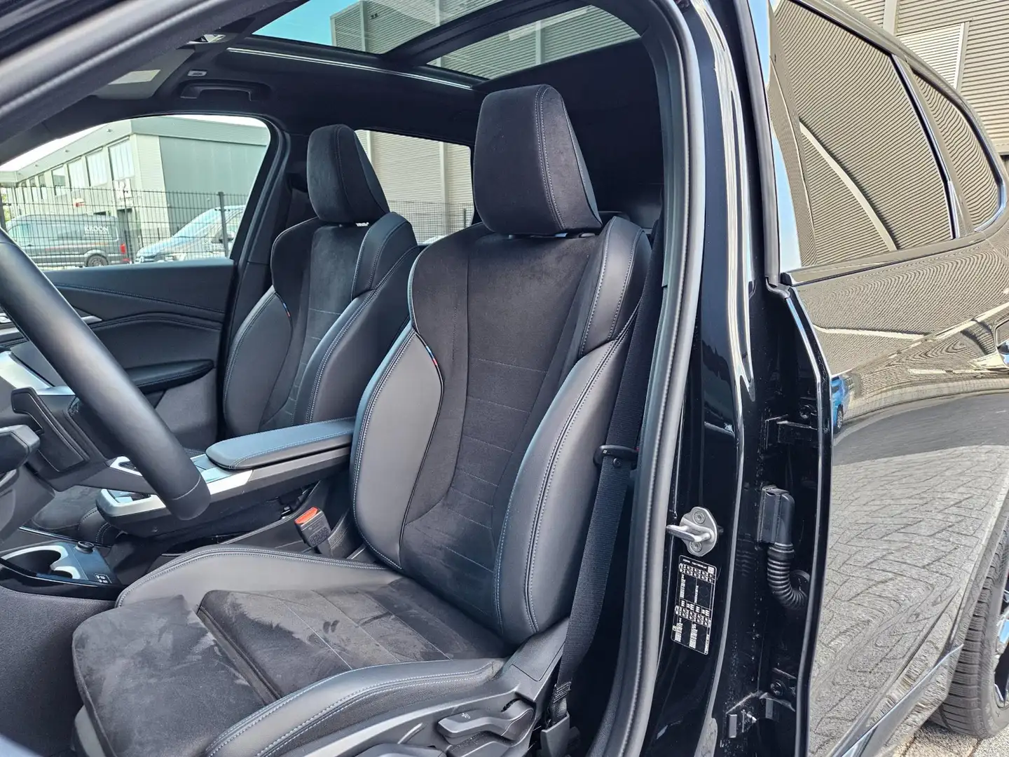 BMW X1 SDrive20i M Sport 156pk Panoramadak 360camera Hud Zwart - 2