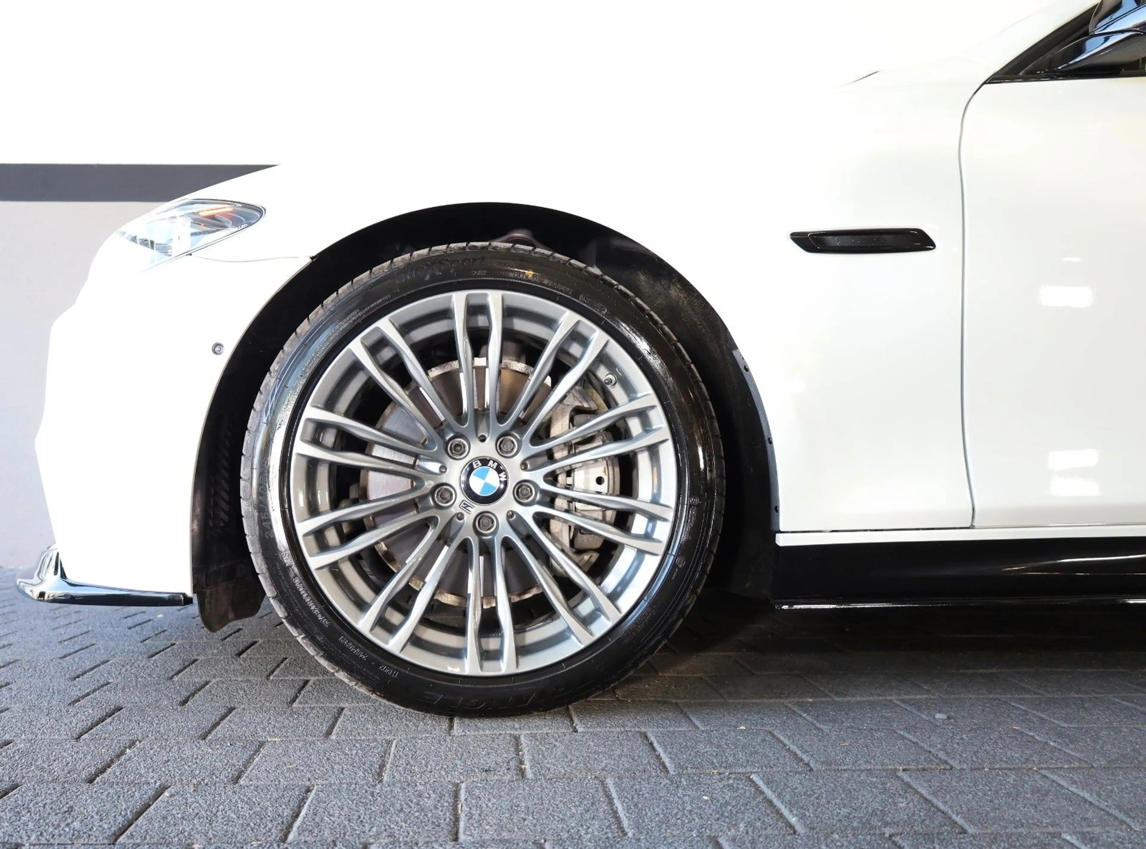 BMW 535 i/360*/HUD/SHZ/HK/SBD/TOTW/LED/PDC/NAVI/R19 — photo 4