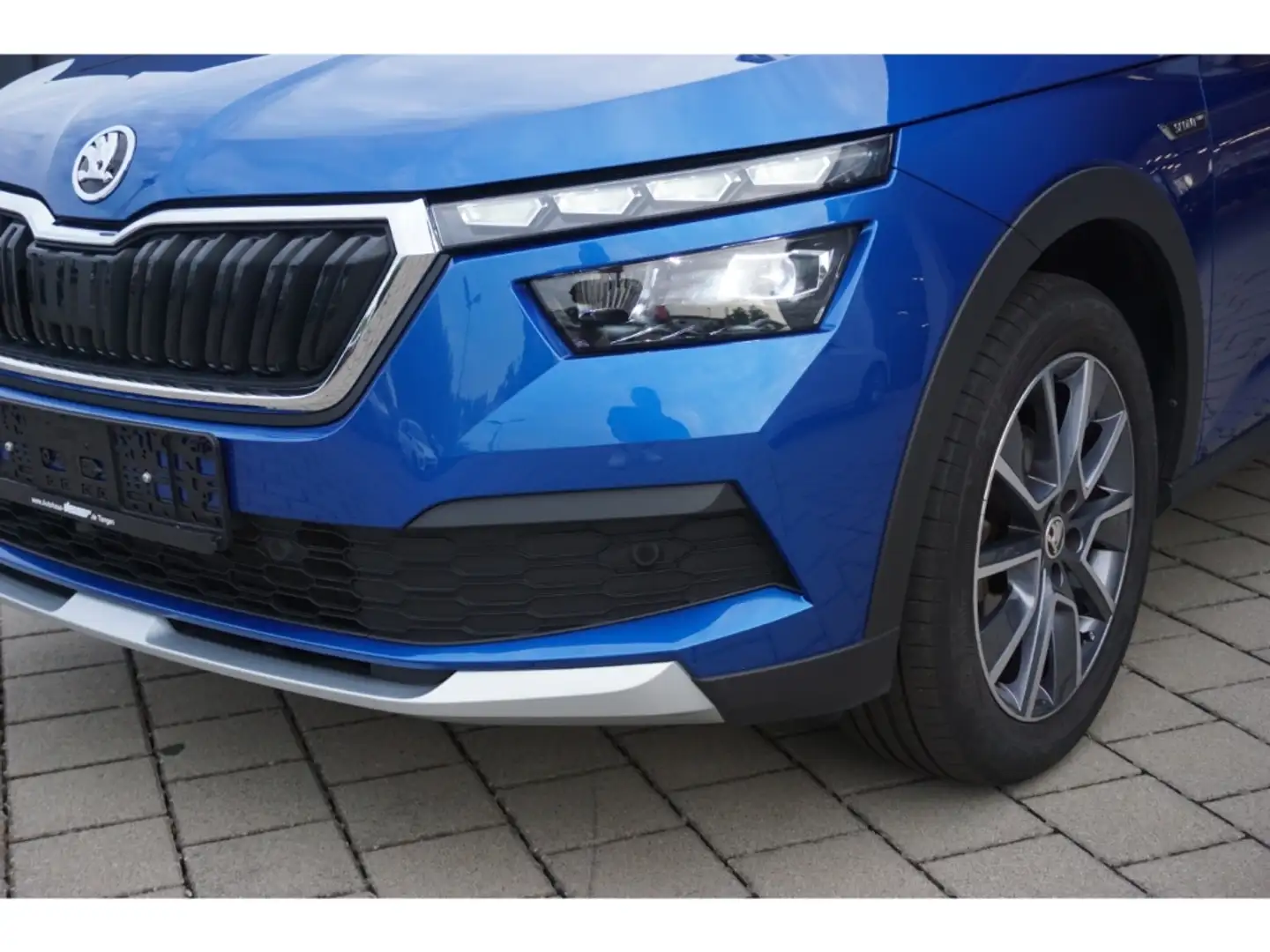 Skoda Kamiq 1.5 TSI ScoutLine DSG Navi LED Kamera Virt.C. Bleu - 2