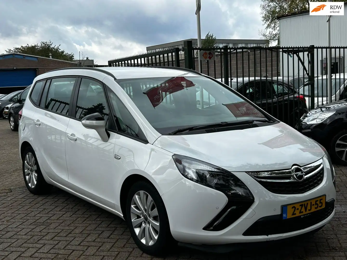 Opel Zafira Tourer 1.4 Business+ 7personen airco cruis control trekha Wit - 1