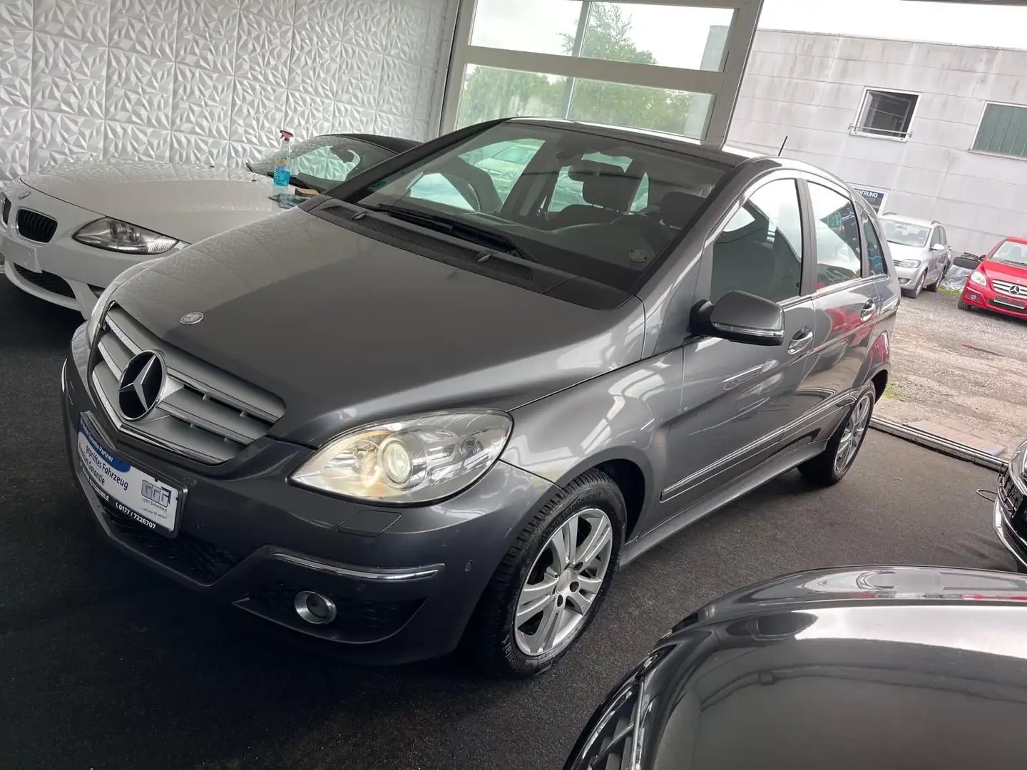 Mercedes-Benz B 180 B -Klasse B 180.PDC.AHK.Sitzh Grau - 1